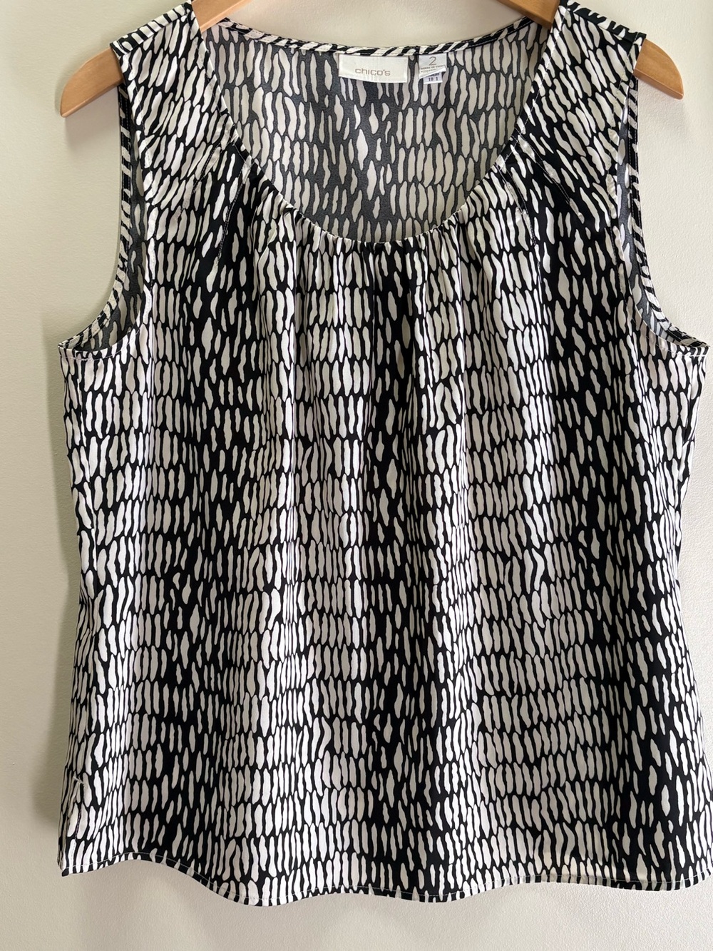 Chico's Black and White Printed Sleeveless Top
